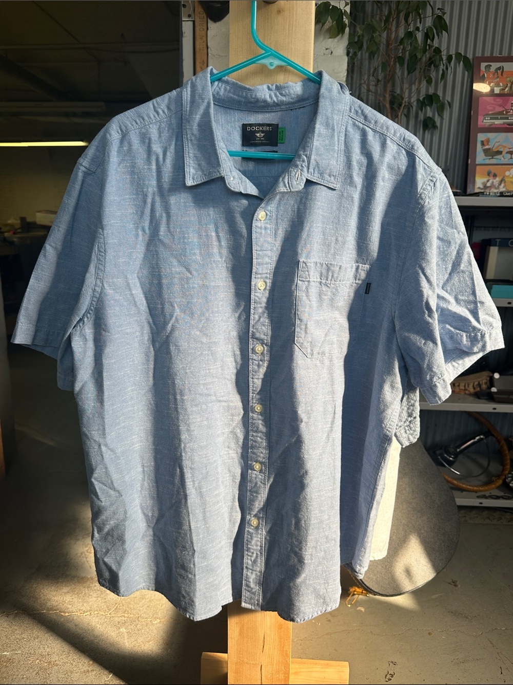 Dockers Light Blue Button Down Shirt with Black Label mens L